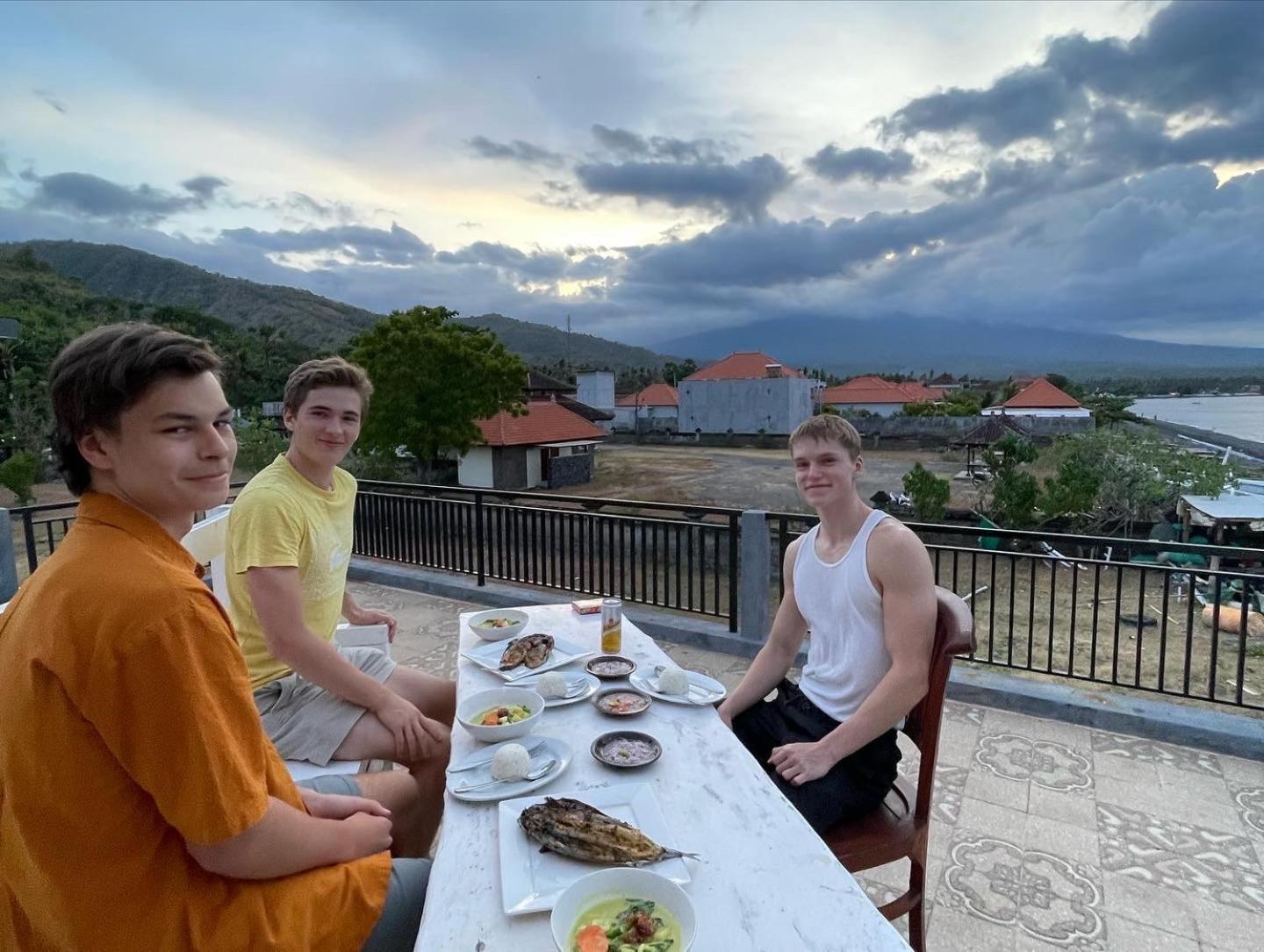 The Bbq Guest House Amed Екстериор снимка